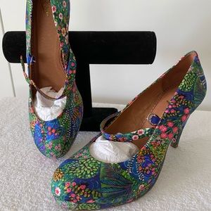 NIB Colorful silk fabric platform Mary Jane pumps/heels. Sz 8